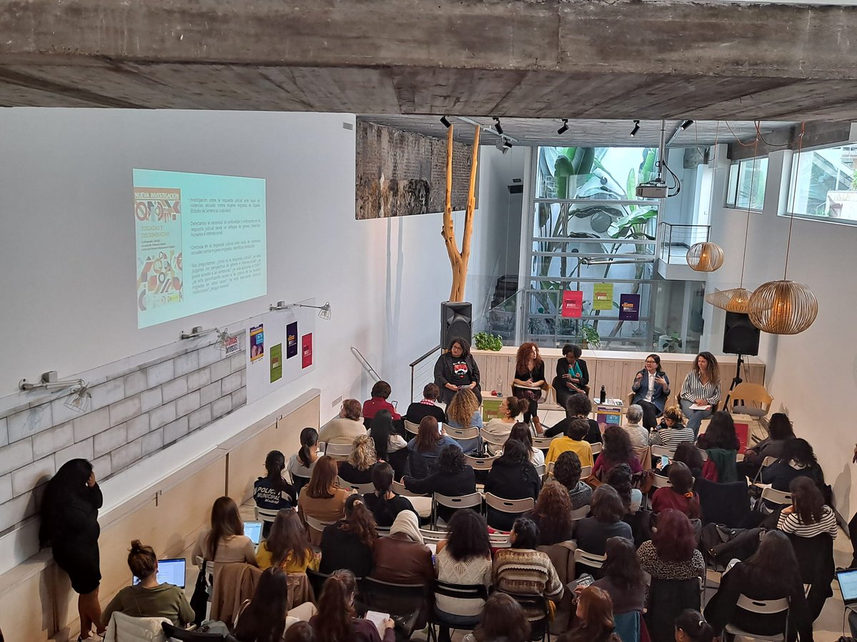 AspaciaFund's tweet photo. Hoy en el #ForoEstatal de #ViolenciaInstitucional compartimos con @TaniaSordoRuz los resultados de nuestra nueva investigación #JuzgadasyDiscriminadas que analiza sentencias de violencia sexual visibilizando la discriminación que viven las mujeres migrantes que buscan justicia https://t.co/vbhlwJyWW8