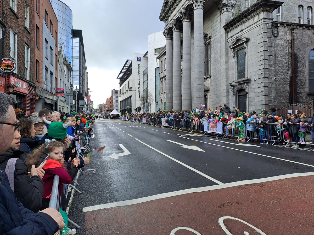 #LimerickStPatsFestival almost ready to start. Fantastic atmosphere and the weather playing ball....so far 👌