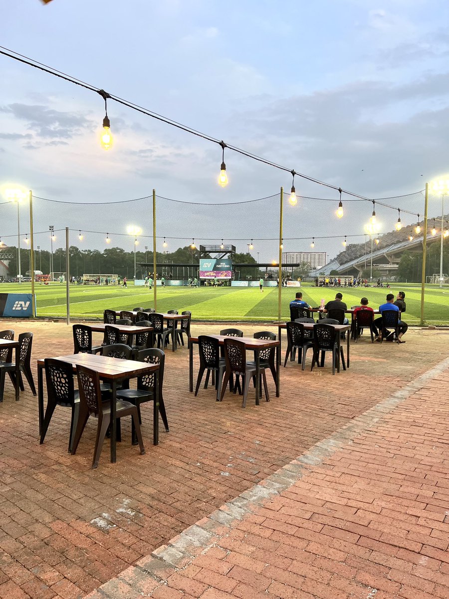 evarenadotco's tweet photo. Get ready to score big with your taste buds! 😎

The Staydium, our brand new food court at #EVArena Shah Alam, is officially open for business. Come join us for some delicious eats and a fun-filled day. Dari manis-manisan ke makanan kunyah-kunyah semua ada! 🍟🥞✌🏼 https://t.co/dY75a27HaO
