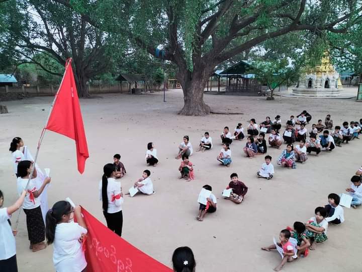 miN13700's tweet photo. The protesters of "Our village searching for no savior" strike &amp; Students &amp; Youths Strike in Yinmarbin township held a joint anti-junta demonstration on March 17.

#LegalizationOfNUG
#2023Mar17Coup
#WhatsHappeningInMyanmar https://t.co/w98GFWTHZA