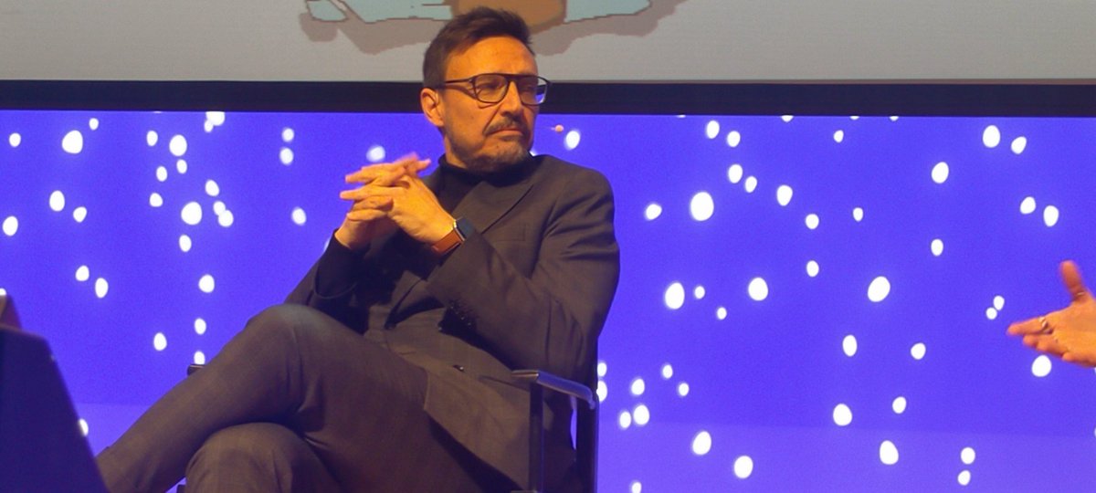 Master_ElMundo's tweet photo. Jorge Alcalde @joralcalde: "Como profesionales de los medios, tenemos la responsabilidad de escuchar a la savia fresca que necesitamos".
#CongresoHuesca
@EscuelaUE
@congresodigital
#Periodismo https://t.co/RIe6jHhSrJ
