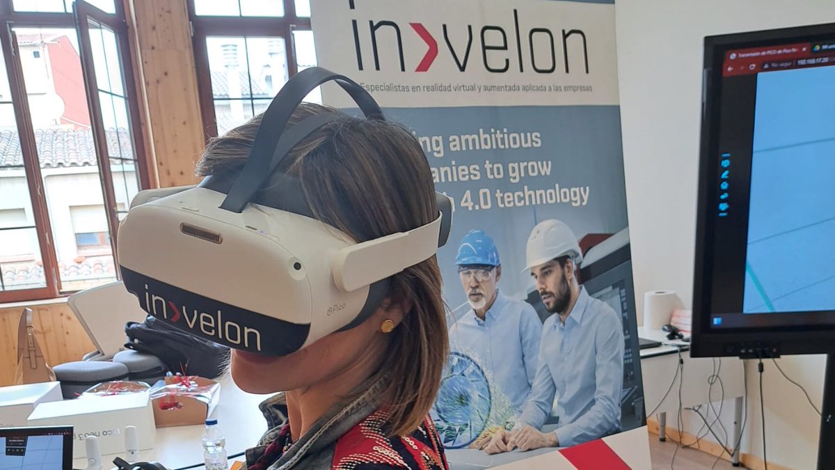 etlleida's tweet photo. Dins la setmana de l’#emprenedoria, @InvelonTech ens apropa a l’alumnat de l’@etlleida  les solucions innovadores 💡 que aporta la #realitatvirtual augmentada a les empreses. Gràcies per l’experiència, ha estat genial✨ #HolaFutur #Setempren #4D #FP #innovacio #FPLleida https://t.co/W49yPwVlUP