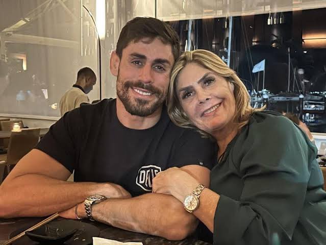 africanize_'s tweet photo. Após Mãe do Sapato responde comentário concordando que o filho caiu em uma armadilha, dentro e fora da casa por inveja, internautas resgatam foto dela em Atos Pró-Bolsonaro #BBB23. https://t.co/b0EAPABezc