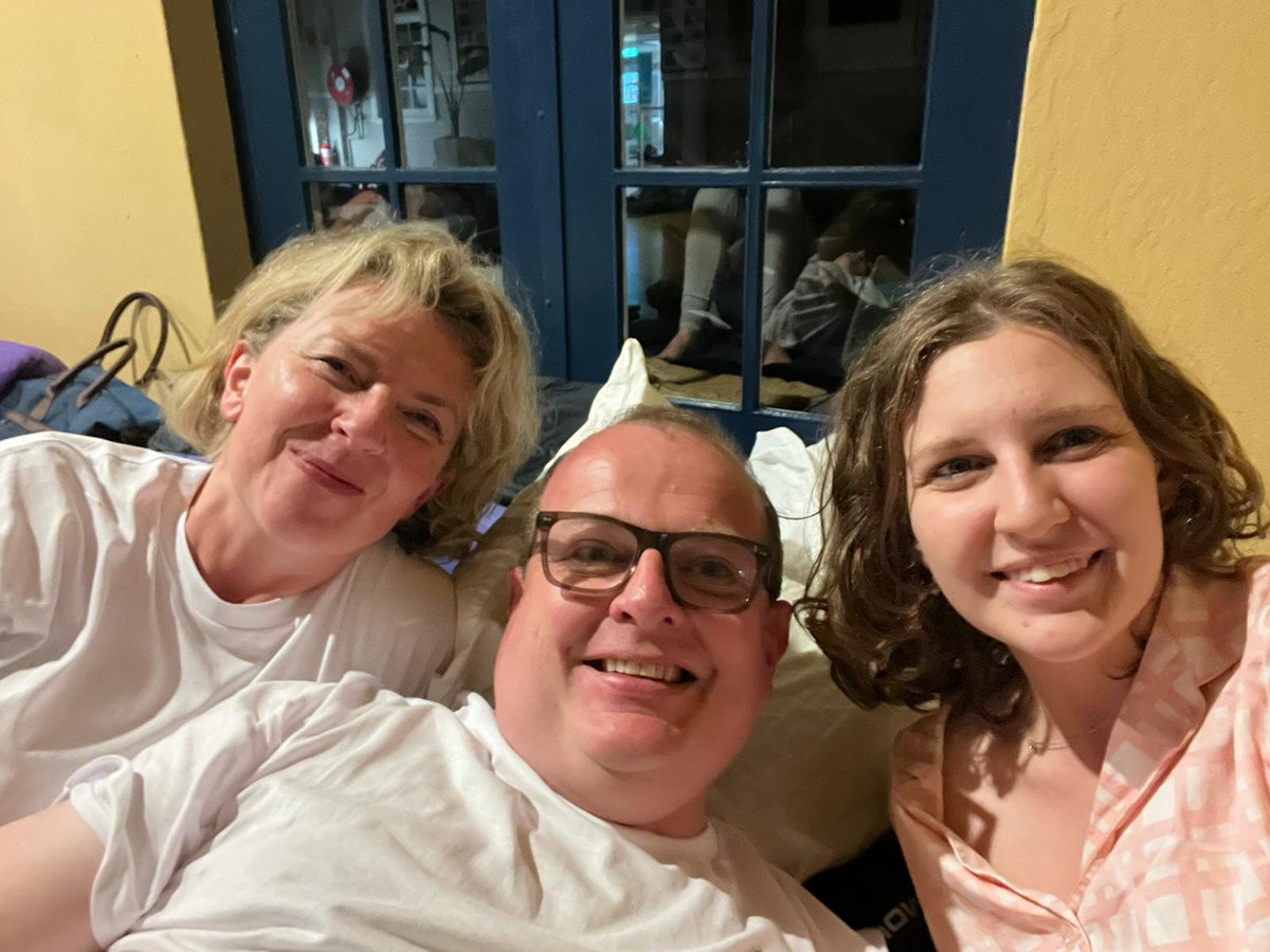 Settling down @ #HomeSweet2023 @FreshwaterSurfClub with my sister Teresa (over from London) and eldest daughter Niamh. Really proud to be part of the @LinkWentworth team #RaisingAwareness #MakingAdifference @_EverybodysHome