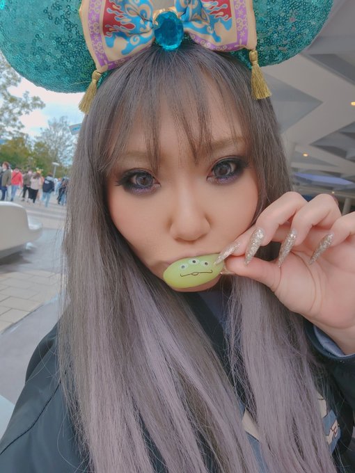 先日のわたくし。 ショコラ、今さらディズニー好きになりました。😛 https://t.co/Ug27dnUMQd