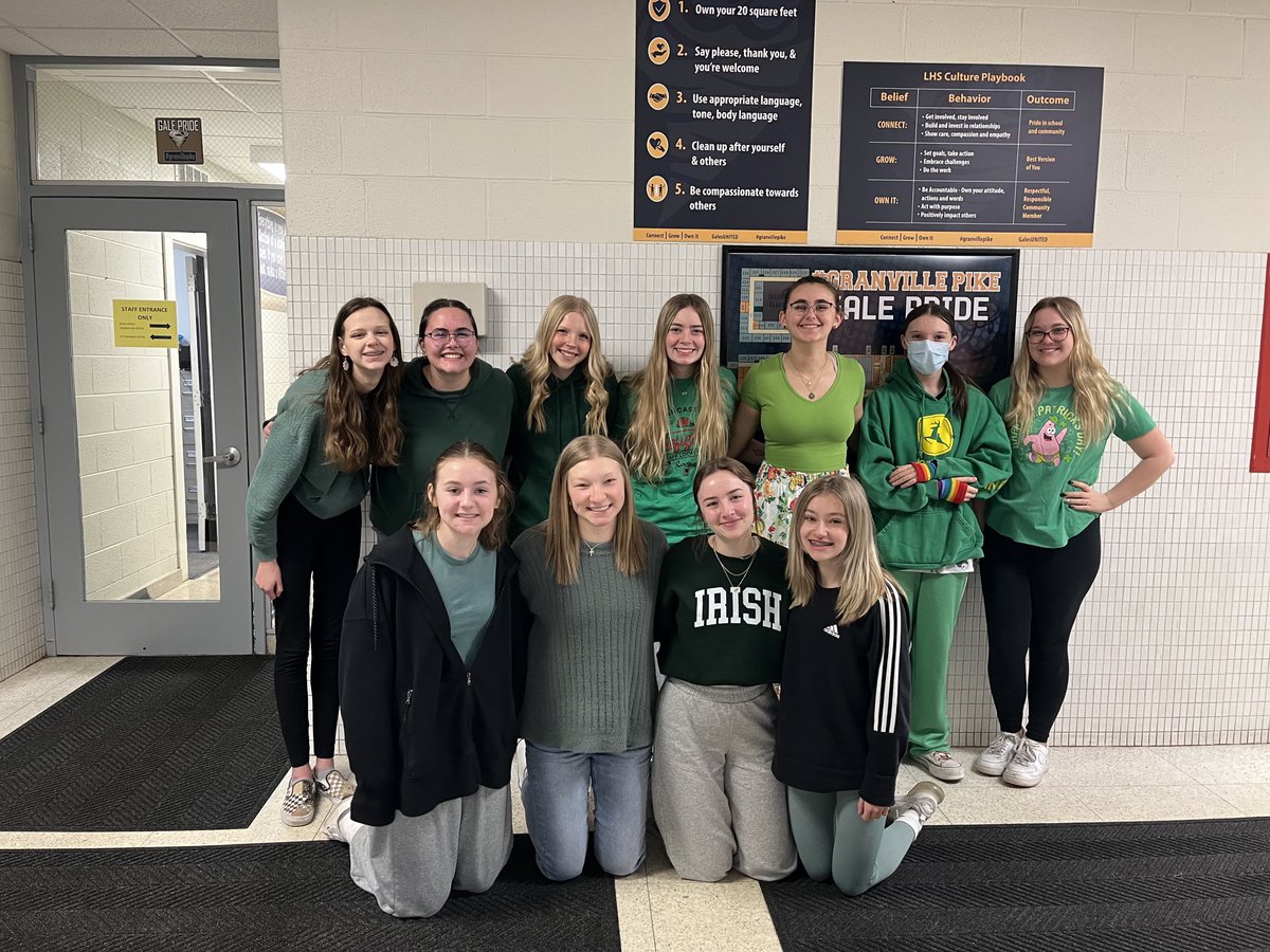 19China75's tweet photo. My class brought their “green” today!! 😁 https://t.co/CqZgQKywnr
