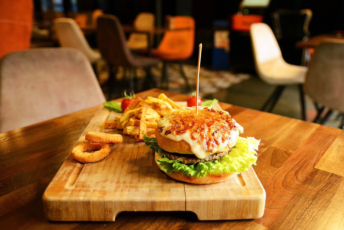 TheBigBangBosh's tweet photo. Cheese on top of the burger bun ?? Come and check out our unordinary burgers 🍔!! #unordinaryburgers #burgers https://t.co/Pias1Rsylz