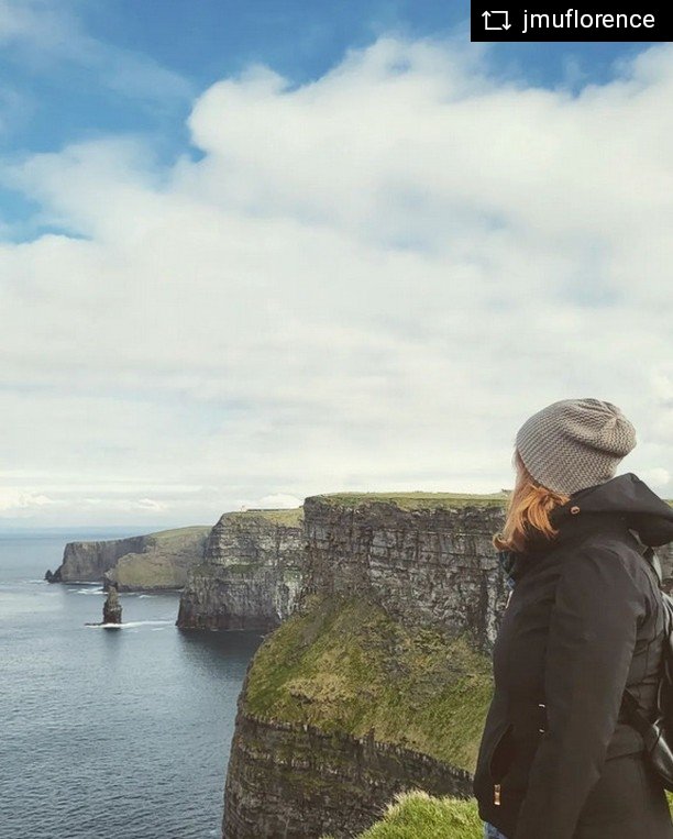jmuposcboard's tweet photo. @JMU_EUPS Happy St. Patrick's Day, Dukes! 🍀 Check out this #POSC grad student from JMU's EU Policy Studies Program traveling to the Cliffs of Moher for Spring Break! 🇮🇪 Éirinn go Brách!
#studyabroad #mastersabroad #Ireland #StPatricksDay #EUPS https://t.co/vTCFpbYD6F