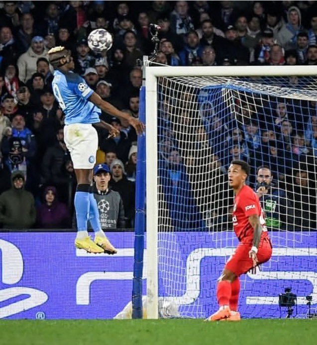 Derek74399105's tweet photo. Imagine Ronaldo, Mbappe or Messi scored these type of goals .. the whole world will talk about it for days .. But it’s a young man from Africa, the world is pretending like they don’t see it. They never want to hype us, but we will hype ourselves 🙏🙏 #AirOsimhen https://t.co/GsD7jXwxRZ
