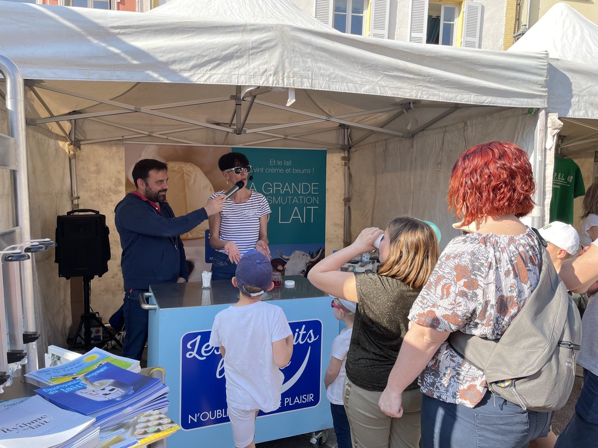CrielAMC's tweet photo. Retrouvons-nous aujourd'hui et jusqu'au 19 mars au #ComicedeFeurs ☀️
Nous serons présents avec notre camion des Produits Laitiers pour vous faire (re)découvrir nos délicieux fromages régionaux !Vous pourrez jouer avec nous et gagner de nombreux #cadeaux 😁🤩
#fromage #lait https://t.co/JPBRGEnnJz