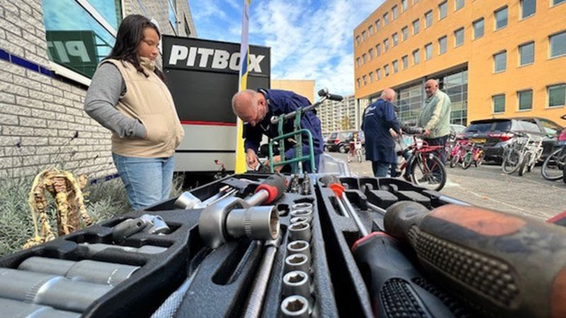 "It is a hidden poverty ... You just don't see the people who can't ride because they are stuck at home, they cannot participate in the same way as we expect everyone can."

ANWB program enables low-income families to fit refurbished bikes for their kids!

bbc.com/news/business-…