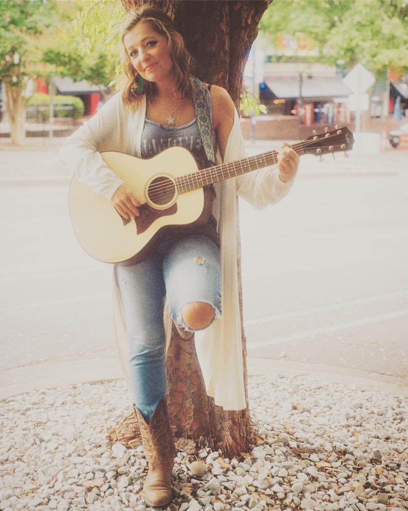 Rock the Joint Magazine talks to the lovely Sarah Louise, country artist, about her new single 'Half of You' and upcoming plans.
#sarahlou2u #countrymusic, #britishcountrymusic, #countrysounds, #femalesingers, #country, #countryguitar