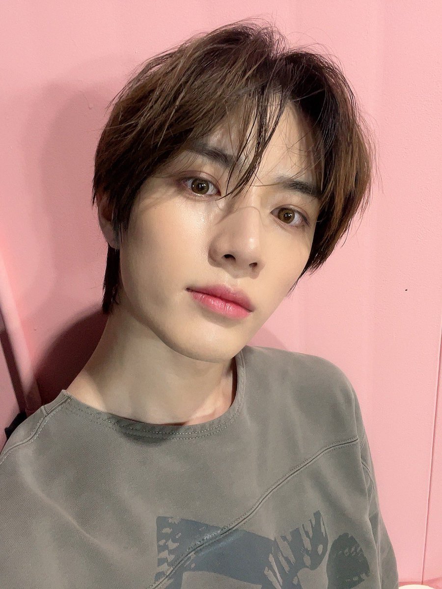 Metmawin's tweet photo. The sudden urge for me to take this selfies and share it with you guys. I'm gonna refresh everyone Timeline by these selfies i took. It works, right? https://t.co/8HCtXahQVF