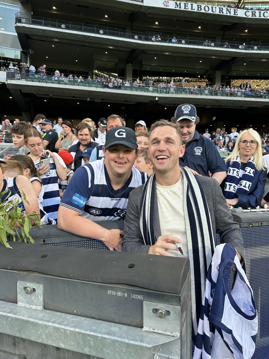 AFL's tweet photo. Sammy &amp; @joelselwood14 🫶

#AFLCatsPies https://t.co/woBqsRJ261
