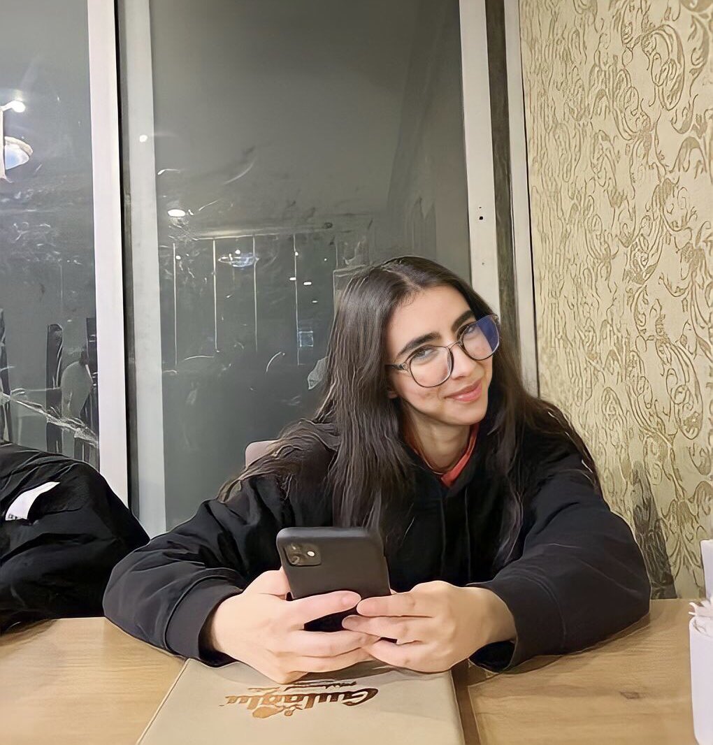 kisacakimdir's tweet photo. Zeynep Melike Yılmaz

Dicle Üniversitesi Elektrik-Elektronik Mühendisliği Bölümü 2. sınıf öğrencisi Zeynep Melike Yilmaz, depreme yakalandığı Adıyaman’da hayatını kaybetti.

Başımız sağ olsun. https://t.co/gAIlZsrQnp