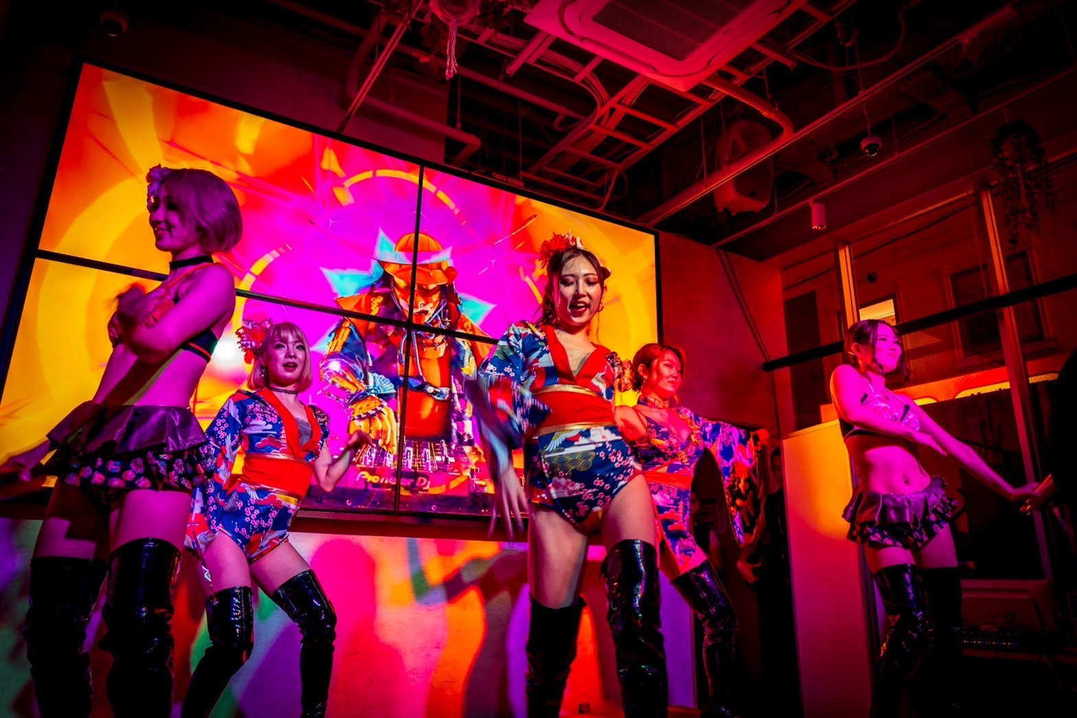 大阪観光局【公式】 on Twitter "「和×ダンスミュージック×パフォーマー」がコンセプトの、ナイト×ライブエンターテインメントが本格