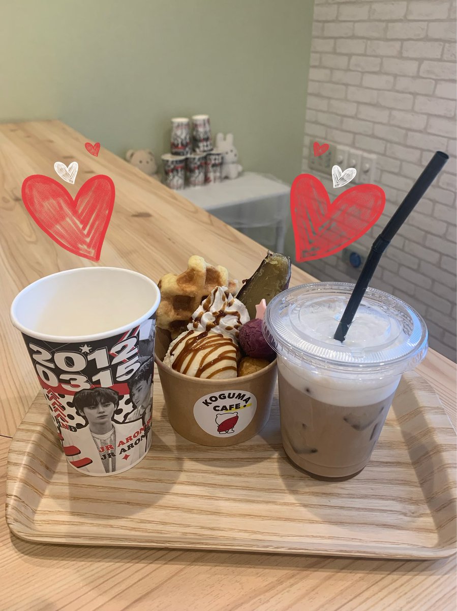 Junior_Royal_'s tweet photo. @KGMCAFEさんへ行って来ました!今日16時までだったあぶなー💦고��마食べられて良かった😊
@DayNuestさん福岡も入れてくださりありがとうございました😊カップかわゆい💕
#뉴이스트_데뷔11주년_축하해
#NUEST_11th_SPRING
#NUEST_11th_Anniversary
#NUEST #뉴이스트 https://t.co/AUVqKkM2Dp