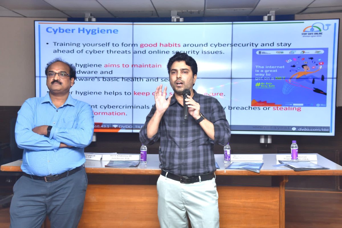 Media personnel & representatives enthusiastically listening to the #CyberSecurity experts Tyeb Naushad and Jagadeesh from @cdacindia during the vartalap organised by @PIBHhyderabad