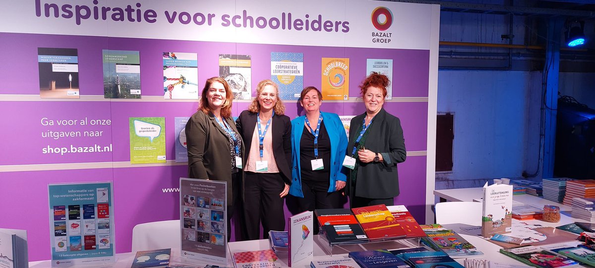 Hier de volledige crew op het AVS congres! Ze staan klaar voor al je vragen over de boeken en hoe je met de inhouden aan de slag kunt! <a href="/bazalt_groep/">Bazalt Groep</a>