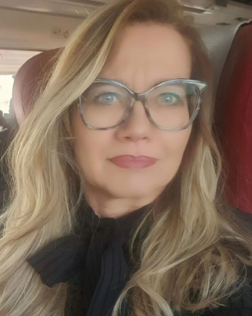 Oggi si torna a caccia di Beauty and Wellness Trends! 😀

In treno verso il "paese dei balocchi" della bellezza declinata in tutte le sue sfaccettature: cosmesi , beauty routine, wellness trends, hair and much more.

Stay tuned vediamo se scovo qualco… instagr.am/p/Cp4fA7vIYjF/