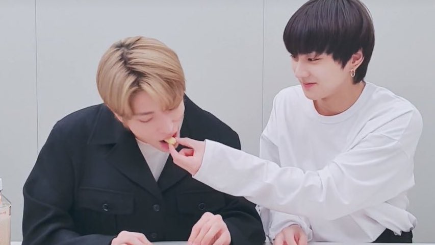 jakewonfeed's tweet image. jakewon latest live… crumbs