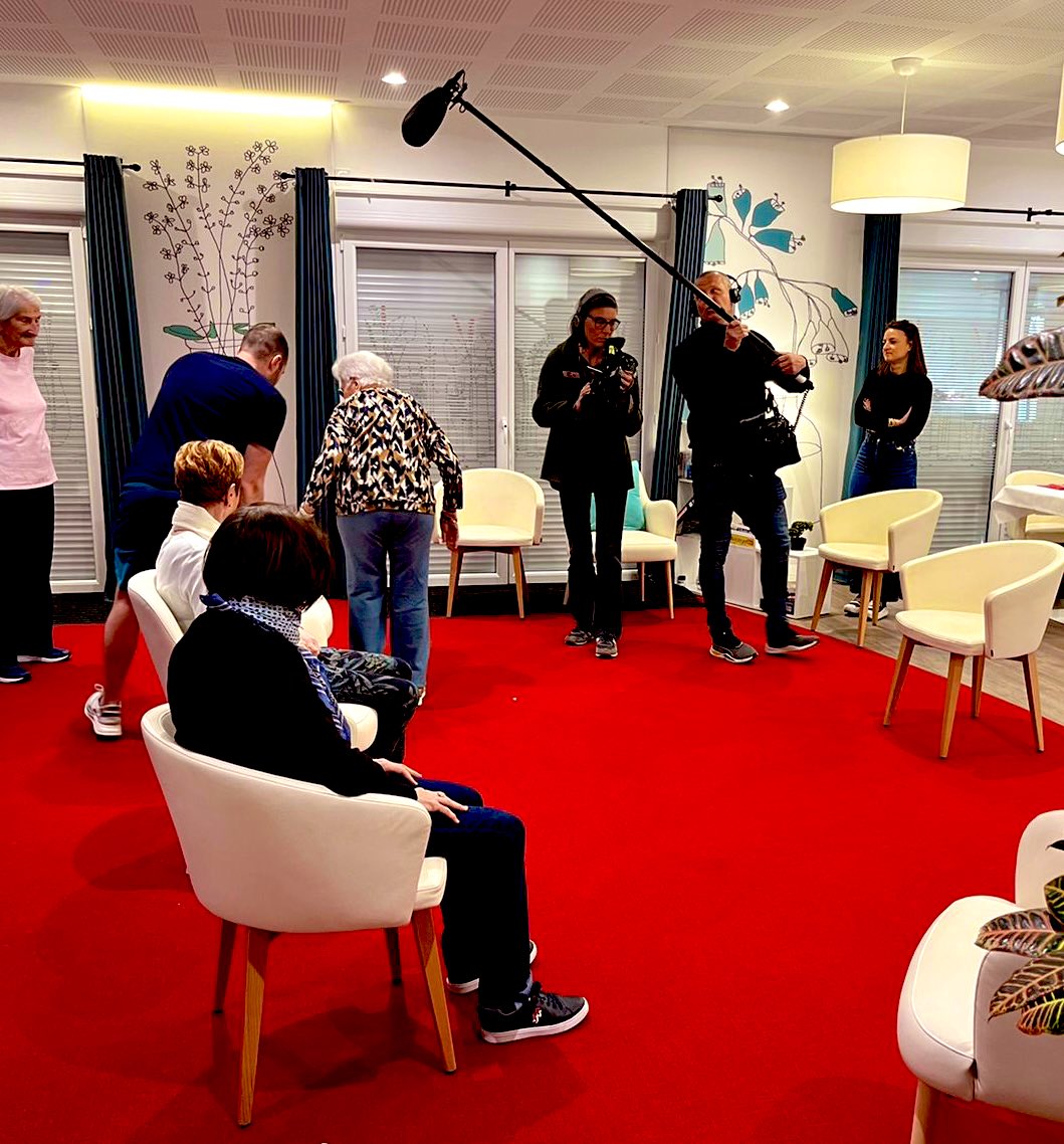 Ça tourne à Cannes avec @France3tv pour parler senior, silver économie, bien vivre et bien vieillir chez <a href="/senioriales/">Senioriales</a> et avec <a href="/Silver_Alliance/">Silver Alliance</a>