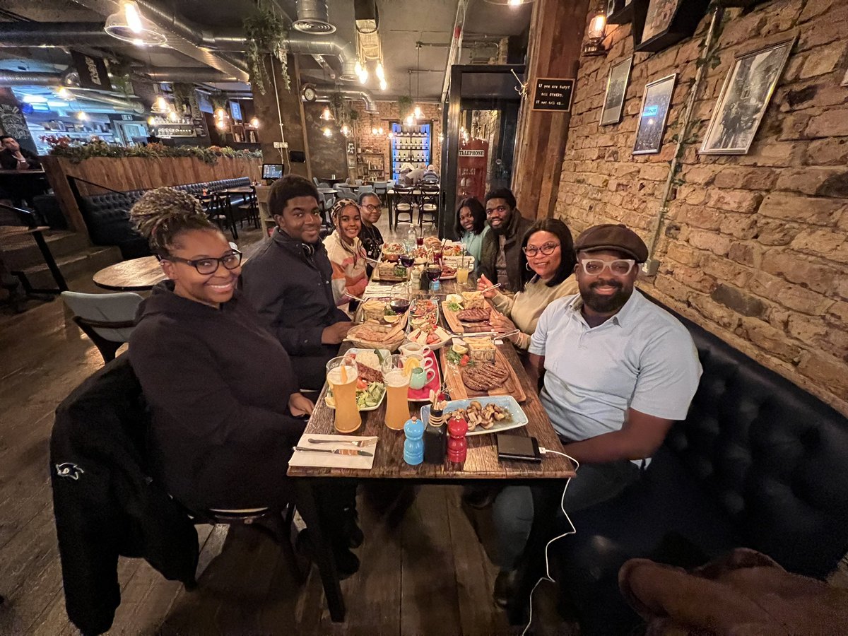kunleafolayan's tweet photo. A great time with the Kings and Queens.

#solasobowale #family #holiday https://t.co/UtSbtHIhNE