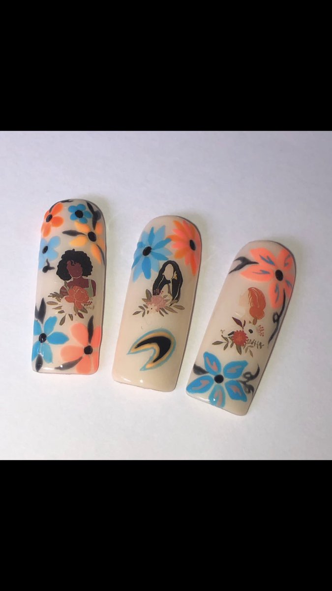 When Race Day falls on Mothers Day - #McNailArtChallenge in celebration of all the mums/step mums/motherly figures in our lives, floral McMothersDay nails 🧡

#FansLikeNoOther #MclarenCreators #Mclaren60