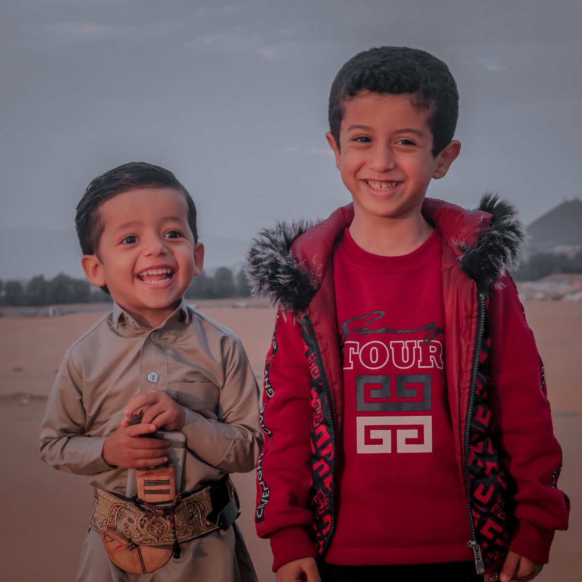 انار الله وجوهاً جعلت من البسمةِ زينةً لمحياها.
جمعة مباركة وكل عام وانتم بخير 💚

الصوره للأشبال صالح بن عبدالقادربن صالح الرويشان  يميناً ويساراً لعبدالقادر محمد الخولاني .

تصويري.
