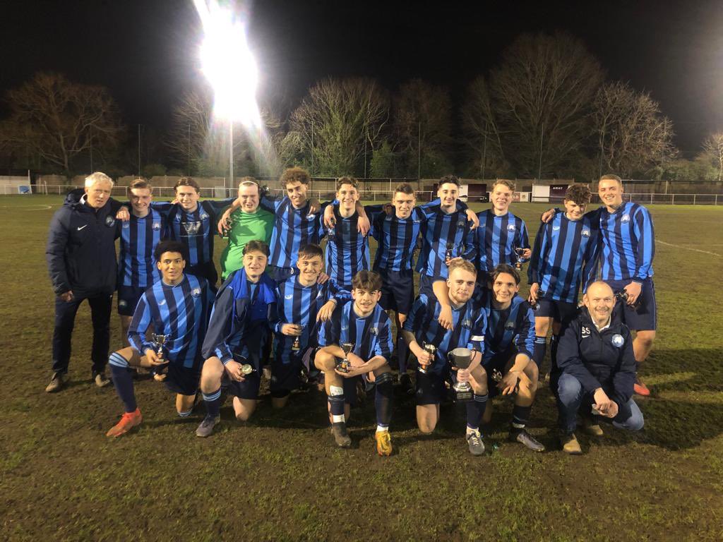 wwfcjuniors's tweet photo. 🚨 Tandridge Cup Champs 🚨

The first side to ever win the Tandridge Cup in back to back years! 👏👏👏🏆🏆🏆

Unbelievable night for our U17/18 team, incredible achievement to win the cup once let alone twice. Massive Congratulations! 🏆🥳💙

#westwickham
#tandridgeleague https://t.co/xOuHcSSmUq