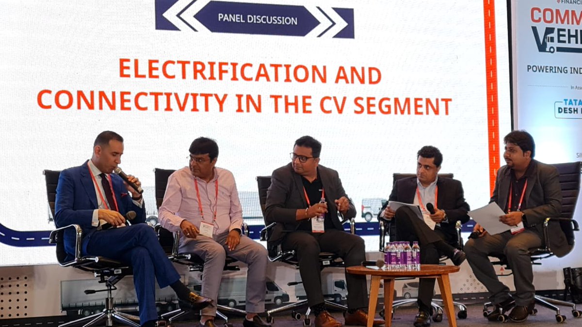 XpressMobility's tweet photo. Abhinav Srivastava of @DaimlerTruckBus at #FECVConclave: Commercial vehicles right now are a bundle of software on wheels. New technologies of connectivity like 5G will compliment this whole ecosystem. @FinancialXpress https://t.co/A2KoeHGRIP