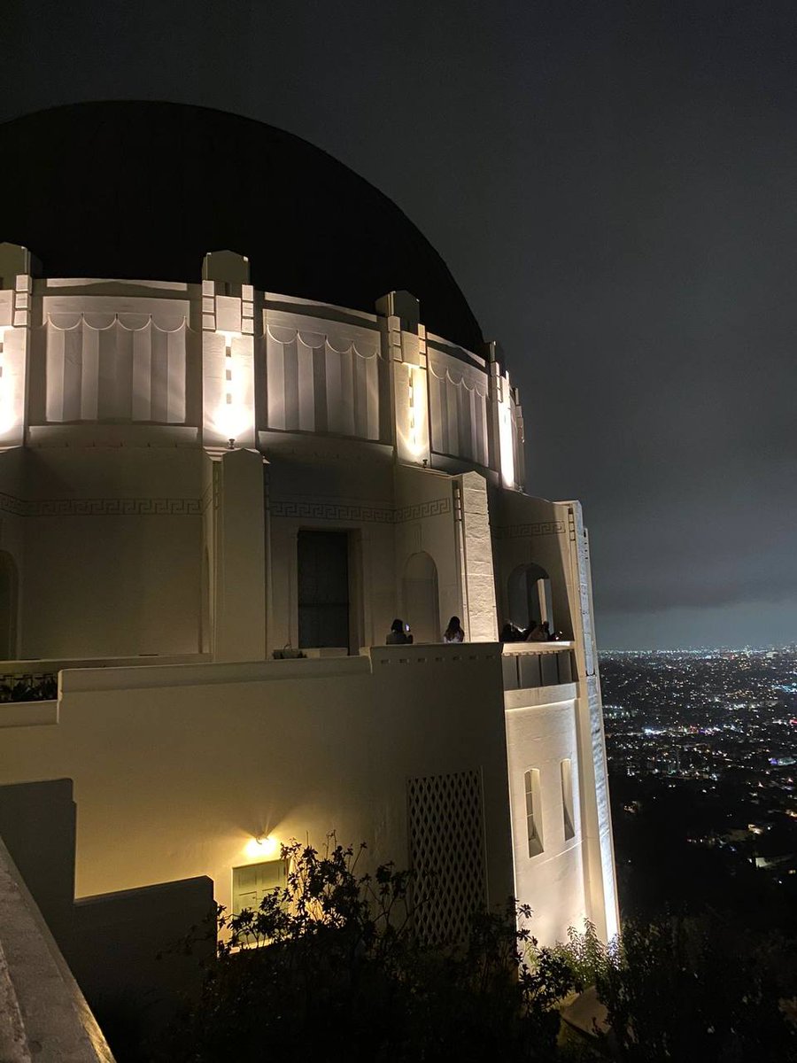 Sigrid050's tweet photo. Came to Griffith Observatory again after many years. It is also a good thing to enjoy a quiet night alone😊😊 https://t.co/B1V0uhtL6x