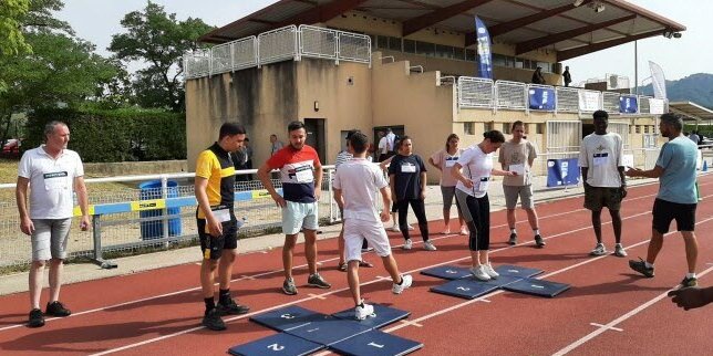 FTravail_ARA's tweet image. Du Stade vers l'Emploi 🏃 Cet événement innovant propose aux #entreprises de recruter autrement, sur les #savoirêtre des candidats en s'appuyant sur les valeurs du #sport 

Toutes les dates 2023 en #AuvergneRhôneAlpes 
👉 pole-emploi.fr/region/auvergn…

#TousMobilisés #recrutement