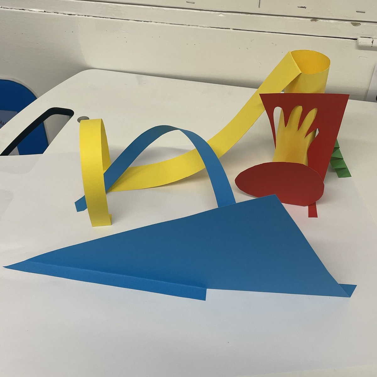 MissMac_TA's tweet photo. paper sculptures inspired by Anthony Caro with y5&amp;6 on strike days https://t.co/rSaVOZczmx