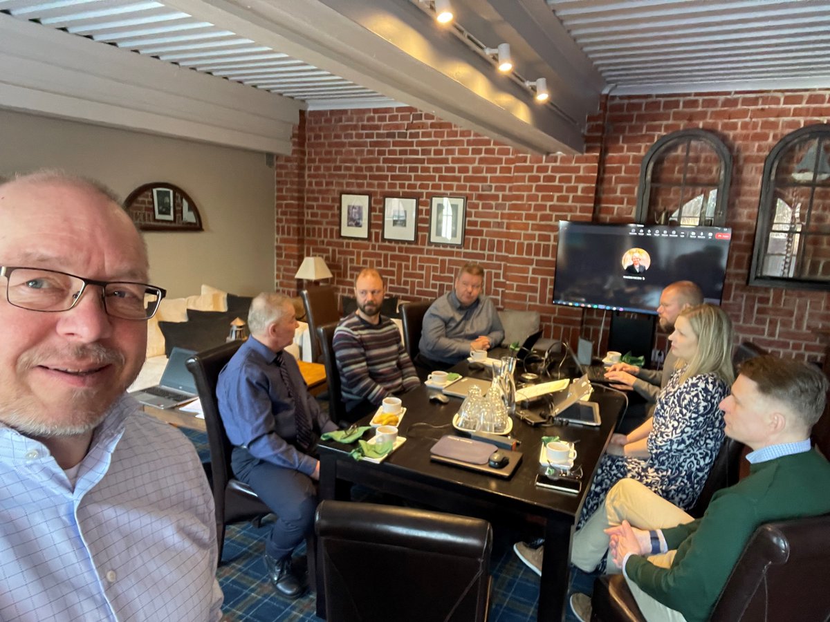 Asiakkaat-osasto <a href="/DVVfi/">Digi- ja väestötietovirasto</a>  suunnittelupäivillä. Syvennyimme eri näkökulmista asiakkaiden tarpeisiin ja heidän toimintaansa. Lisäksi vieraana HaV:n emerita valiokuntaneuvos <a href="/ossi_lantto/">Ossi Lantto</a> opimme edunkunnan näkökulmaa #lainsäädäntö #odotukset #omistajuus ja pitkästä kokemuksesta paljon