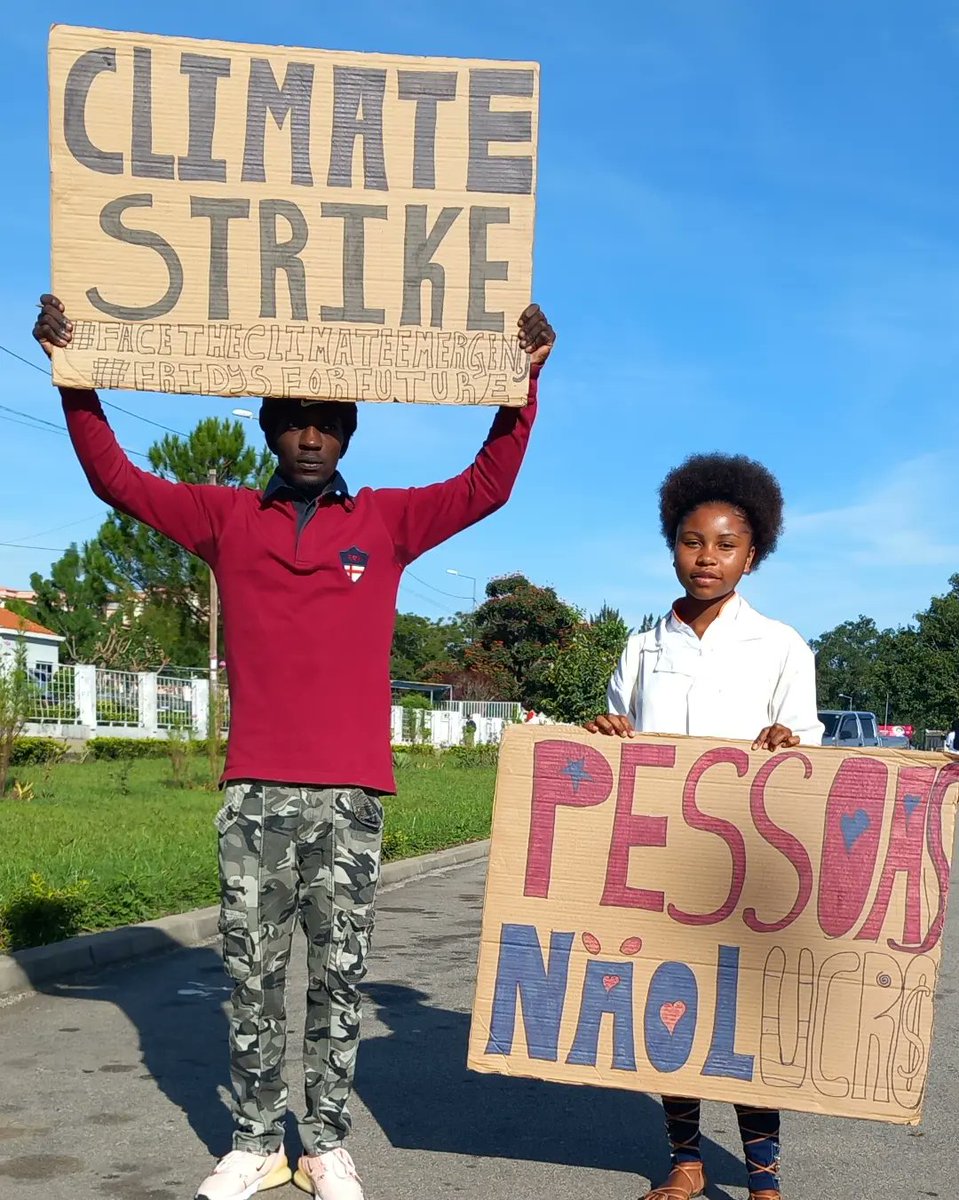 #ClimateStrike in #Angola
Fight for Climate Justice 
#FridaysForFuture
#tomorrowistoolate
#UprootTheSystem
#FaceTheClimateEmergency
#PeopleNotProfit
#twiff 2, Fridays 4 Future Angola, Huambo,Angola, 17,03,2023