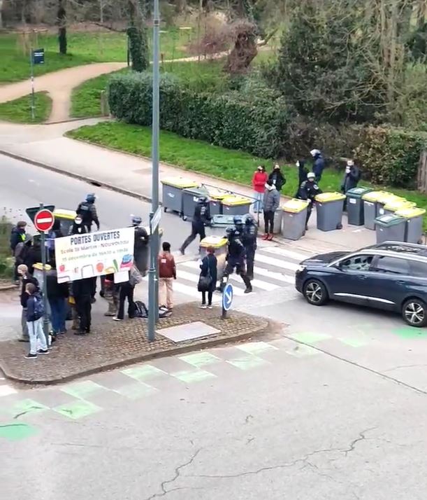 Fin de blocage au rond-point de la Poterie à #Rennes. La circulation reprend sur l'axe Vern - Rennes
#17mars #RéformesdesRetraites