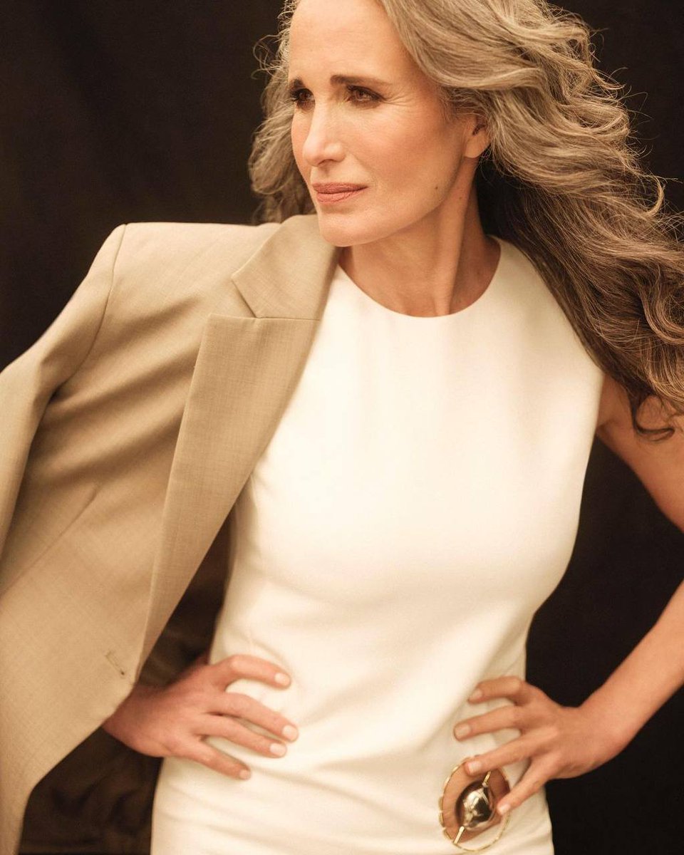 «Красота вне времени» — Энди Макдауэлл в съемке свежего номера испанского Elle.