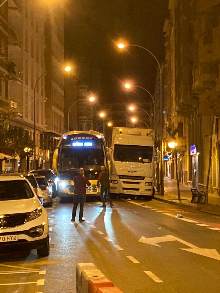 DonDestrozos's tweet photo. Ayer confirmamos la innegable utilidad pública del carril bici de Avenida de Portugal. https://t.co/gUanZmUU2O