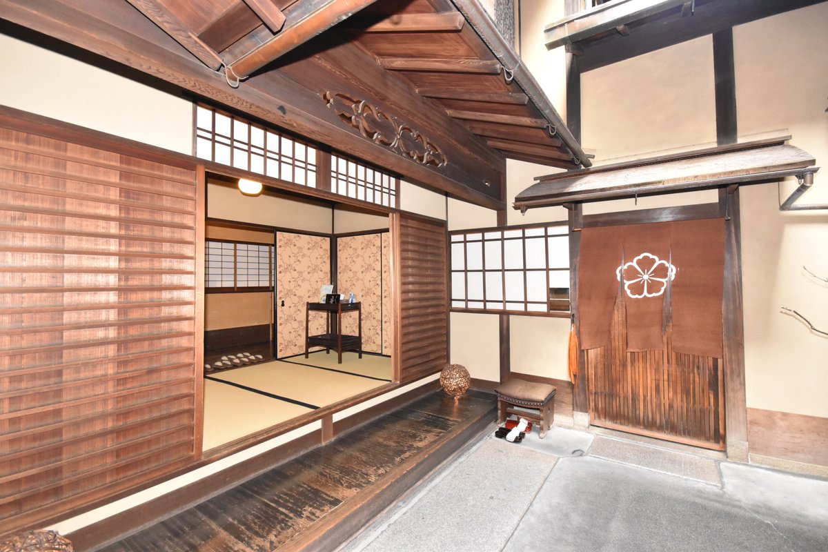 prmag_bunka's tweet photo. <写真>
1⃣
・レースホース牧場(旧大日本競走馬生産)本厩���(北海道新ひだか町)
・旧菊池家住宅西洋館(岩手県花巻市)
・ブルーボックスハウス(東京都世田谷区)
2⃣
・瓢亭(旧花岡家住宅)(新潟県新潟市)
・安倍川橋(静岡県静岡市)
・富美代主屋・大広間棟(京都府京都市) https://t.co/ePZEDpOHXG