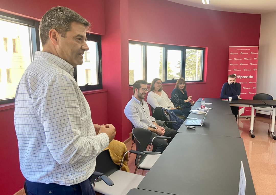 Nuestro CEO Antonio Cabeza, ofreció una master class en 123emprende, compatiendo la experiencia de los casi 25 años de vida de Ofiteat. 

Se habló de como se superó la crisis de 2008 y la del COVID 19, con nuevas tecnologías y expansión hacia Chile y Japón.

#Ofiteat #Topografía