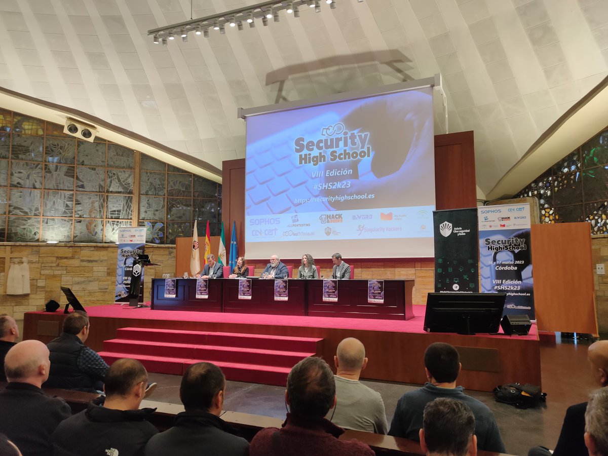 0xmrivas's tweet image. Hoy estamos con nuestro alumnado de @FPCiberSec en las #SHS2k23 en #Córdoba.