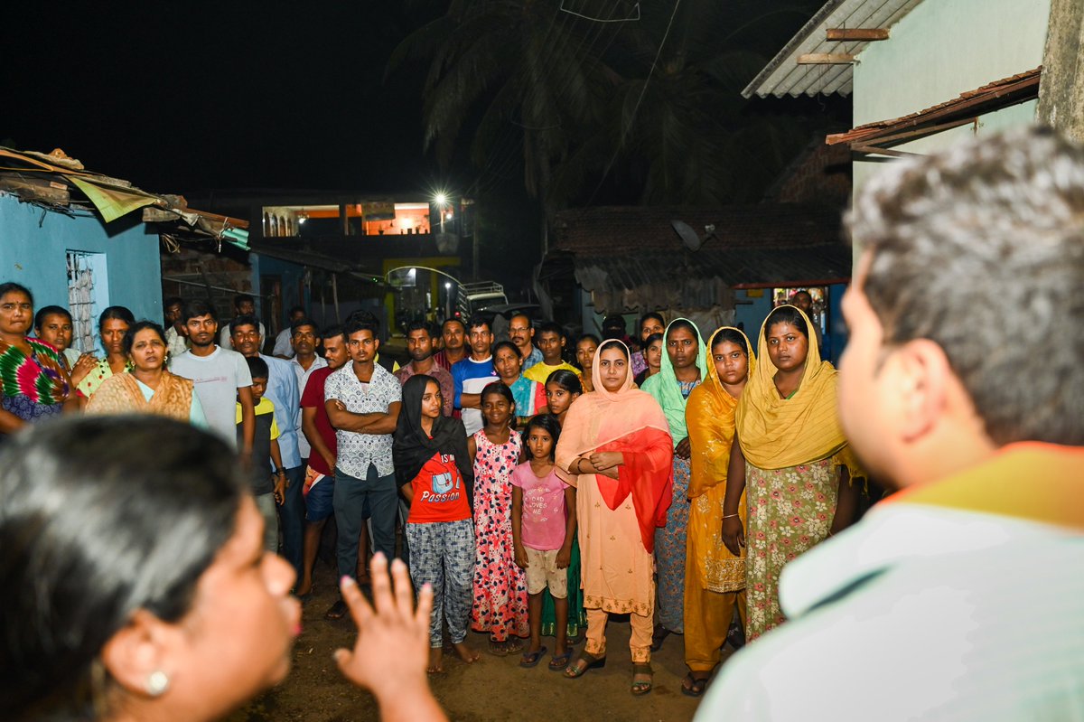 JoelSAndrade's tweet photo. I participated in a Youth Jodo Booth Jodo drive with our in charge @richibharvgava and PYC office bearers in the Velim assembly last evening. 
Having my roots in this assembly makes it an even more special feeling to address and understand their concerns. https://t.co/gu0SZO4giT