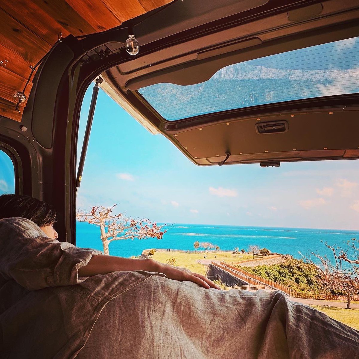 ginjiyu's tweet photo. 休日のバンライフ🚐

サーターアンダギー食べて、昼寝してやした💤

今年は沖縄旅をいっぱいしたいな〜 https://t.co/hGyuWUKSaK