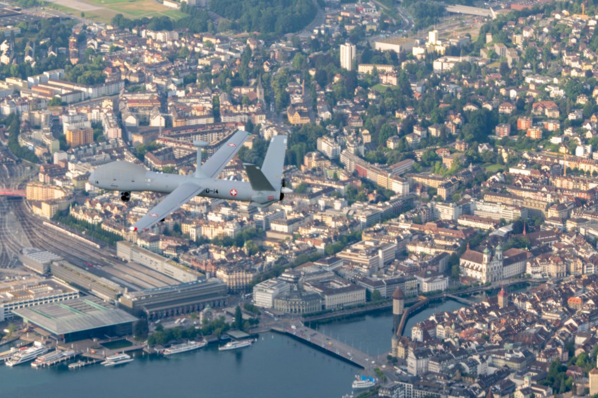 barbouillech's tweet photo. Da das Thema aktuell ist, hier die neue Überwachungsdrohne #ADS15 der Schweizer Armee, eine israelische Hermes 900 HFE von Elbit.
➡https://t.co/yHVgQFkIbw
➡https://t.co/JX6viRuxQx https://t.co/ZwQWlAZJqj