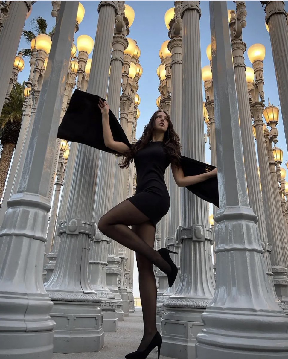 modelvaleriaa's tweet photo. Los Angeles… these lights are so beautiful.  #model #femalemodel #photoshoot #femaleinfluencer #femalebrand #promotionalmodel #runwaymodel #printmodel #Californiagirls #highheels #fashionshows #photographers #tradeshowmodels #miniskirt #sexy #fashionweek w https://t.co/me5AsxFzm1