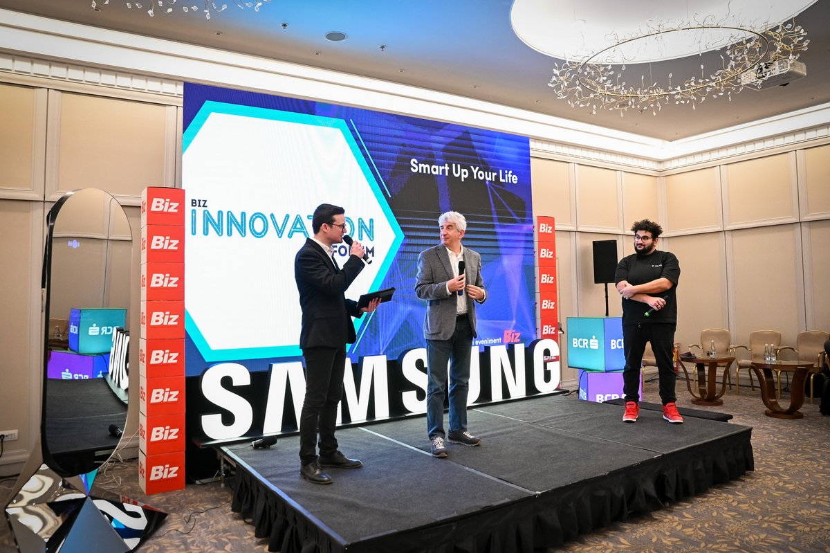 toaderpaun's tweet photo. Pe scena Biz Innovation Forum 2023 mi-am făcut un nou prieten: ION
Evenimentul organizat de Revista Biz este primul unde @noisuntemion  a fost invitat, iar povestea lui a venit de la „părinții” Nicu Sebe - coordonatorul proiectului &amp; Vali Mălinoiu - expert tehnic https://t.co/BzUBjQBBK7