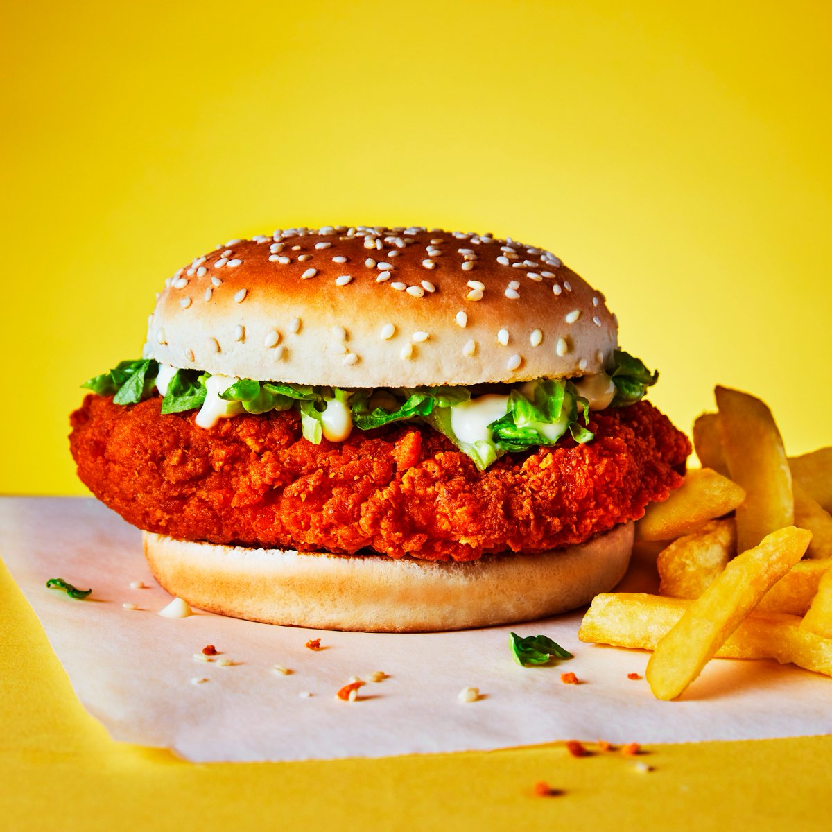 IcelandFoods's tweet photo. How about a fiery chicken burger for dinner tonight? 🌶️🥵
Create your own at home with these TABASCO® Chicken Fillet Burgers 🌡️
They're sure to hit the spot 😉
#TABASCO #EatOutAtHome #DinnerInspo #SpicyFood #BurgerLover #Foodie #ChickenBurger #HotSauce https://t.co/XJMUQd0Q94