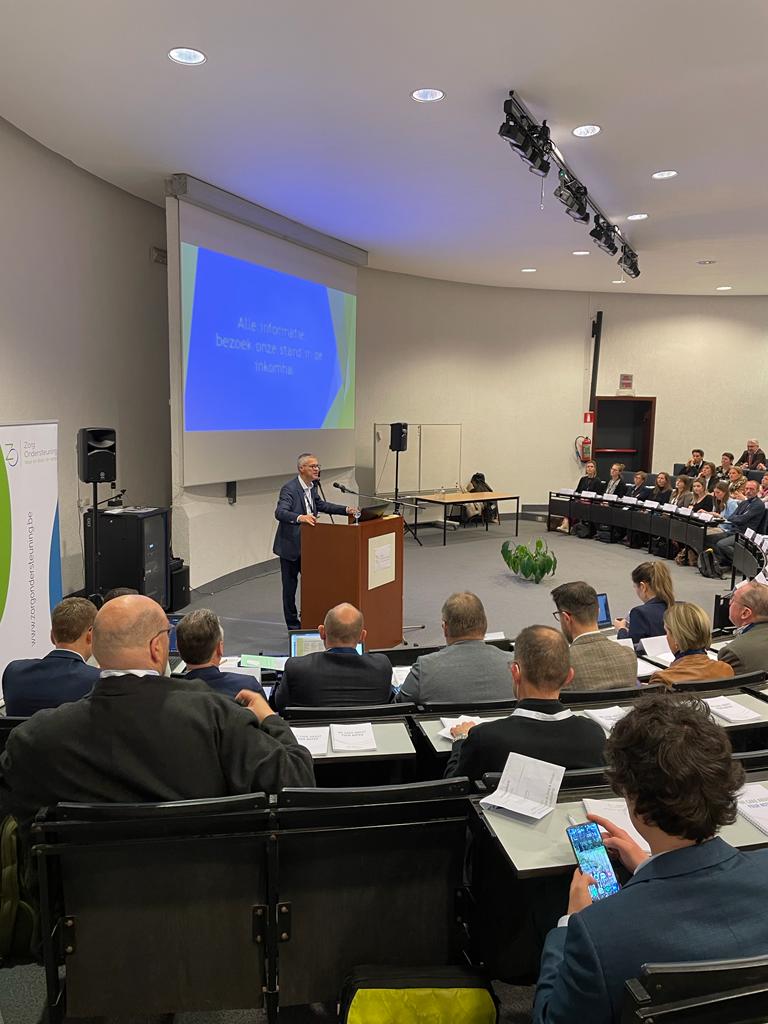 Zorgondersteuning vzw (@zorgvzw) on Twitter photo Kick-off! ๐ฅ
<a href="/rudy_maertens/">Rudy Maertens</a>, onze voorzitter, verwelkomt onze 240 deelnemers in het auditorium. ๐๐ผ
#Zorgondersteuning #voorendoordesector #zorgsector #congres2023 #jaarcongres2023 #jaarcongres #congres #lean #schaarsteinzorgenwelzijn #schaarste #kickoff Kick-off! ๐ฅ
<a href="/rudy_maertens/">Rudy Maertens</a>, onze voorzitter, verwelkomt onze 240 deelnemers in het auditorium. ๐๐ผ
#Zorgondersteuning #voorendoordesector #zorgsector #congres2023 #jaarcongres2023 #jaarcongres #congres #lean #schaarsteinzorgenwelzijn #schaarste #kickoff