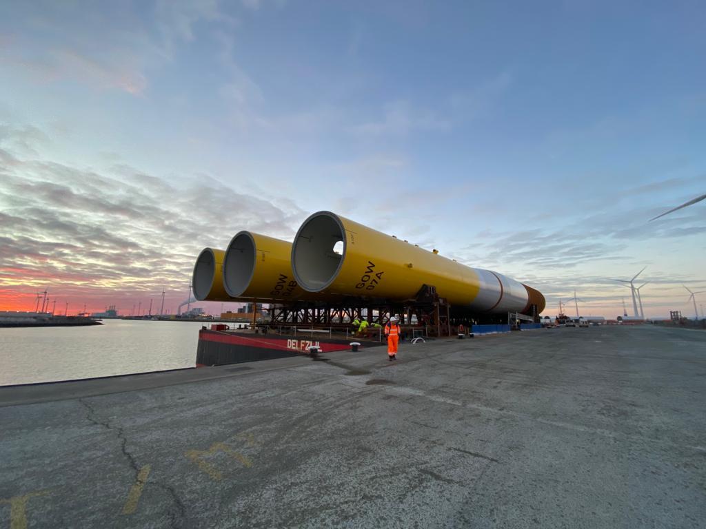 jandenulgroup's tweet photo. #JDNproject • We kicked off the construction of Ørsted's Borkum Riffgrund 3 and Gode Wind 3 wind farms in Germany 💪 A first batch of 3 monopile foundations has left Steelwind's yard in Nodenham. This also marks the start of our Heavy-Lift Vessel Les Alizés' first mission. https://t.co/j2Ymp7MA0o